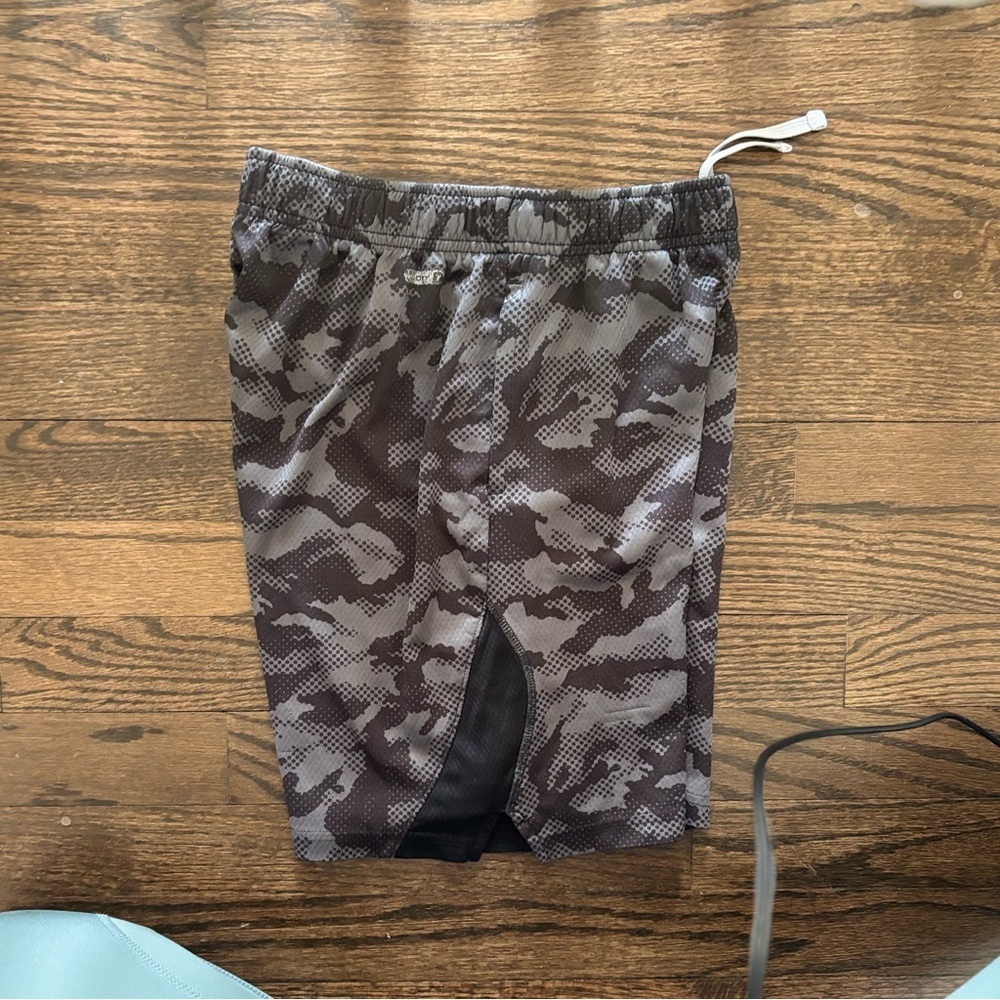 Boys Old Navy Camouflage Shorts size 8 - Picture 6 of 7